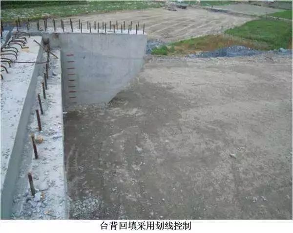泡沫混凝土和液态粉煤灰路桥回填优缺点和创新